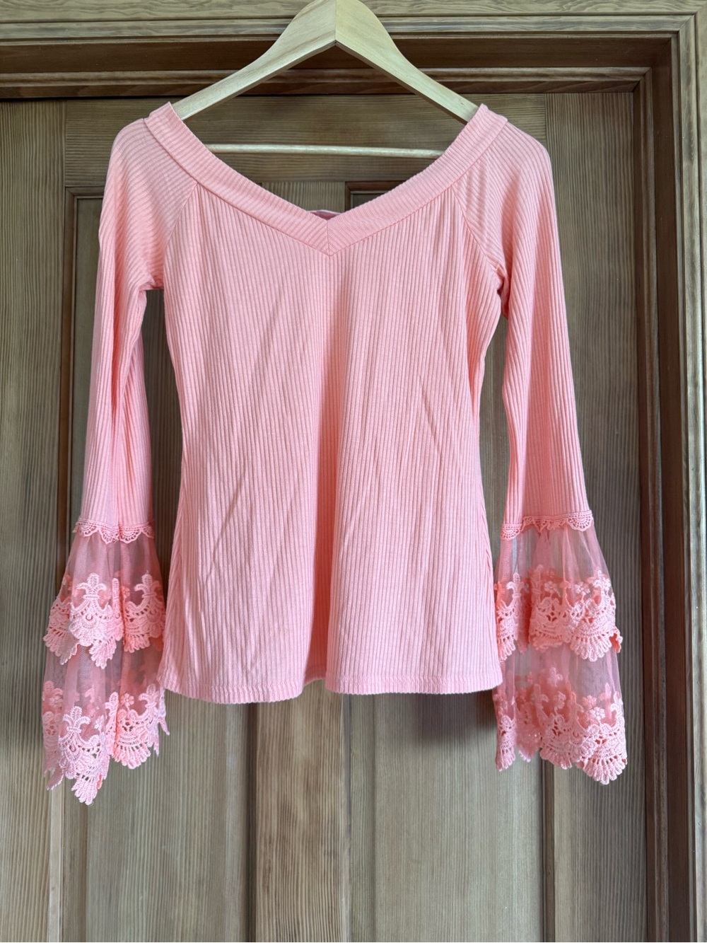 VENUS Pink Ribbed V‑Neck Top with Lace Bell Sleeves